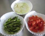 アスパラとトマトのふわふわ卵パスタ作り方1写真