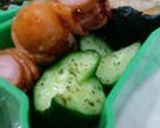 簡単！弁当やｻﾗﾀﾞにｷｭｳﾘの飾り切り作り方14写真