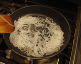 豚肉としらたき♪卵の辛み炒め★作り方3写真