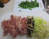 風邪を治そう！鶏とシイタケとニラの中華粥作り方2写真