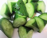 叩き胡瓜の梅胡麻ドレッシング和え作り方1写真