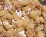 副菜に！ジャガイモと鶏ひき肉の炒め物。作り方3写真