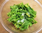 菜の花と梅おかかの和え物☆ダイエット作り方1写真