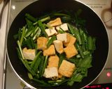 ヘルシー✿厚揚げとニラの塩焼きそば♬作り方2写真