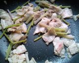 春の味! つわと豚肉の卵とじ作り方3写真