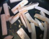 新じゃがと魚肉ソーセージのオイスター炒め作り方3写真