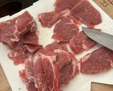 豚肩ロース肉の一口サイズとんかつ作り方1写真