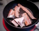 *焼鮭と長ネギ、たまごの炒飯*作り方2写真