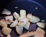 豚バラとじゃが玉の味噌コンソメスープ作り方3写真