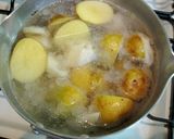 新じゃがとレンコンのごま入り煮っころがし作り方3写真