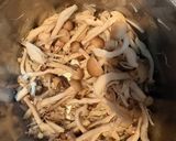 格段に旨くなる★炒めきのこ🍄‍🟫とワカメの味噌汁作り方2写真