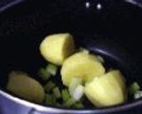 黒そいとじゃが芋の牛乳味噌スープ作り方4写真