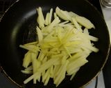 ちょっと大人な味♡鶏じゃがの細切り炒め作り方5写真