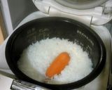 剥いて入れるだけ。炊飯器にんじん♪作り方2写真