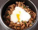 食べるラー油でひき肉温玉うどん作り方6写真