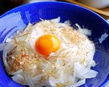 新玉葱と鰹節の月見オニオンスライス作り方3写真
