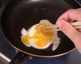 超簡単！半熟目玉焼きトースト♪作り方2写真