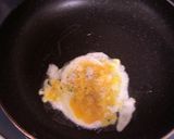 超簡単！半熟目玉焼きトースト♪作り方3写真