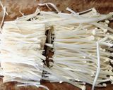 鶏ささみと 大根 舞茸 もやしの ピリ辛中華煮♪作り方2写真