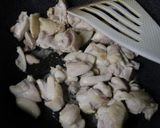 筍とやわらか鶏もも肉のピリ辛炒め～♪作り方1写真