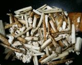 ごぼうと鶏ひき肉の味噌炒め作り方3写真