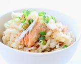 どんどん加えて【鮭とエノキの炊き込みご飯作り方4写真