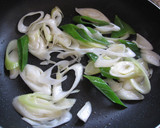 ささみ＆ネギの和風焼きうどん♫♬作り方2写真