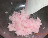 桜でんぶとバターでピンクのおにぎり作り方1写真