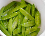 かにかまと絹さやの胡麻和え作り方1写真