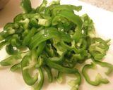 ピーマンと鶏皮de大人のピリ辛炒め作り方2写真