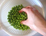 艶々♪グリーンピースの翡翠煮温玉のせ作り方1写真