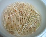 ウドの皮のキンピラ作り方1写真