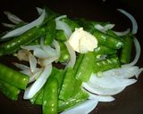 絹さやと新玉ねぎのバター炒め作り方4写真