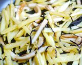 じゃが芋とちくわの塩昆布ぺぺロンチーノ作り方3写真