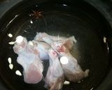 お家で簡単♪土鍋で骨付き鶏肉の薬膳粥作り方3写真