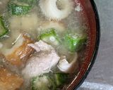 簡単★豚肉とオクラとちくわのお味噌󠄀汁作り方3写真