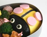 黄色いてんとう虫のおにぎり弁当（キャラ弁作り方6写真