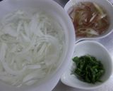 新玉ねぎと鶏肉の梅肉サラダ作り方2写真