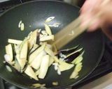 XO醤で海老なすパラ炒め作り方5写真