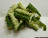 たたきキュウリとコーンの甘酢和え作り方1写真