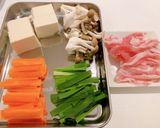 夕飯にもピッタリ！豚バラとレタスの豆乳鍋作り方2写真