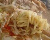 鶏脂でコクのある「ガラ味噌ラーメン」作り方6写真