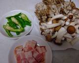 ベーコンとキノコ炒め♪豆板醤マヨ味作り方1写真