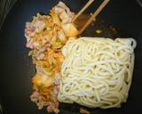 一人ランチに♪豚キムチ焼きうどん作り方1写真