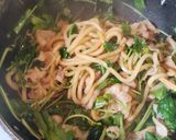 三つ葉と春菊と豚バラ肉の焼きうどん作り方11写真