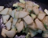 大人味♪アボカドと蕪の柚子胡椒炒め作り方3写真