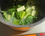 小松菜と餃子のスープ作り方2写真