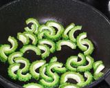 ゴーヤと豆もやしのこんぶだし炒め！作り方1写真