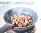 サッと美味しい【豚カシラの醤油麹炒め】作り方3写真