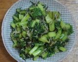 じゃこと塩昆布入り蕪の葉炒め作り方4写真